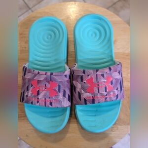 Under Armour size 1Y slides